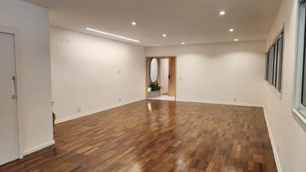 Higienópolis - Apto com 220m², 3 Dormitórios, Sendo 2 Suítes e 2 Vagas — foto 6